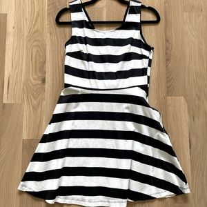 Black & white striped dress w/ bow detail. Size M.